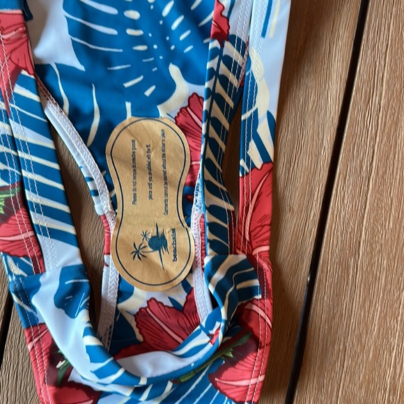 Bikini - Picture 4 of 8